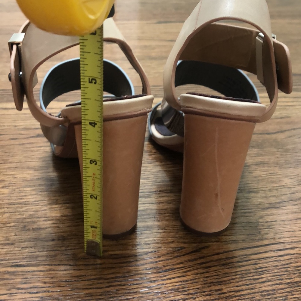 Sam Edelman 71/2 Silver and Light Tan Lthr Heels - Picture 4 of 13